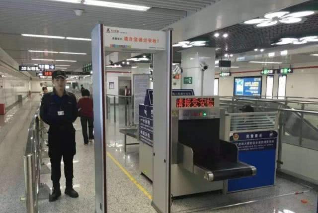 工資不高，為何年輕人仍愿成為地鐵安檢員？